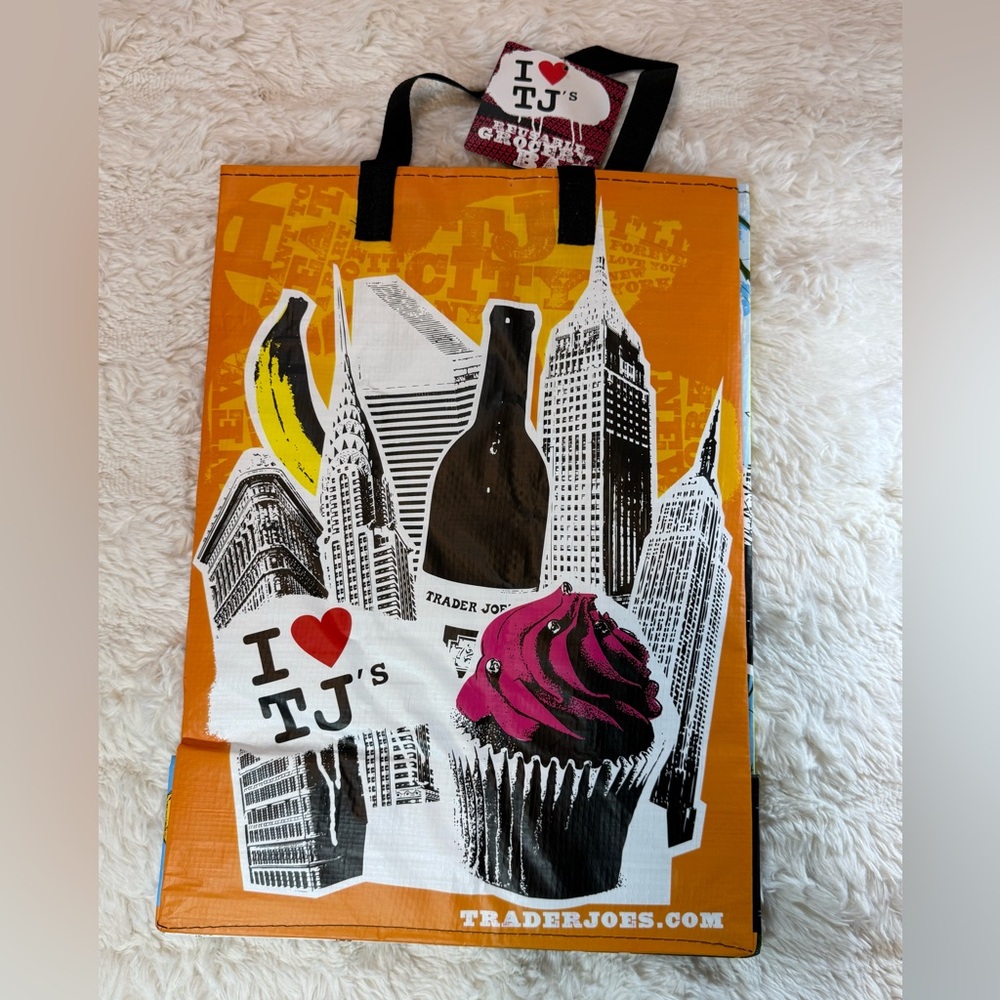 Trader Joe’s NEW YORK bag COLLECTIBLE- Limited Edition: NWT